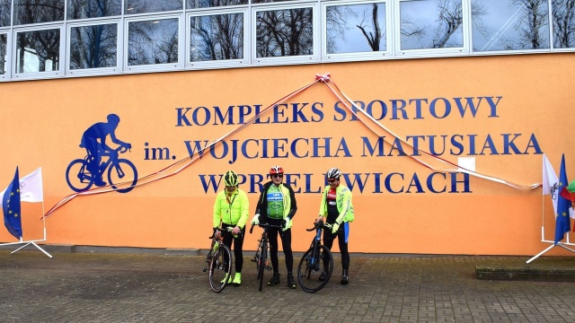 Rada gminy specjalną uchwałą postanowiła, że hala sportowa w Przelewicach otrzyma imię Wojciecha Matusiaka.