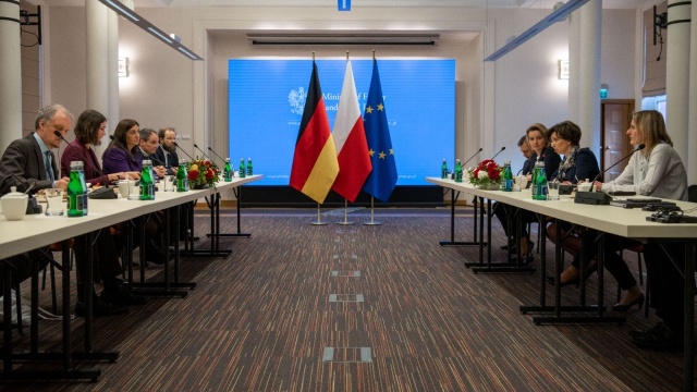 Minister rodziny i polityki społecznej Marlena Maląg spotkała się w piątek z Anną Spiegel - niemiecką Minister Rodziny, Seniorów, Kobiet i Młodzieży.