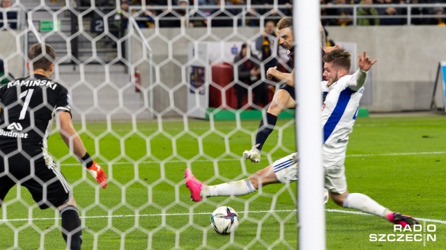 Piłkarze Pogoni doznali niespodziewanej porażki i ograniczyli swoje szansę na tytuł mistrza Polski