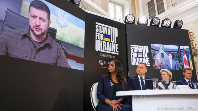 Wsparcie dla ukraińskich uchodźców w Polsce oraz tych, którzy uciekli na zachód Ukrainy z terenów ogarniętych działaniami wojennymi było tematem konferencji Stand up for Ukraine.
