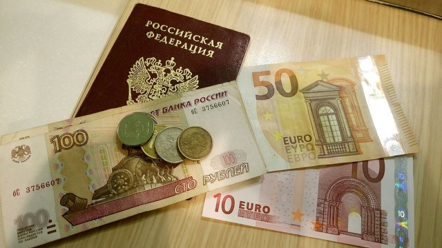 Rzeczniczka praw człowieka na Ukrainie, Ludmyła Denisowa poinformowała, że Rosjanie przymusowo wydają dokumenty tożsamości Ukraińcom deportowanym do Rosji. Jak dodała, zmuszają obywateli Ukrainy do składania wniosków o ich wydanie.