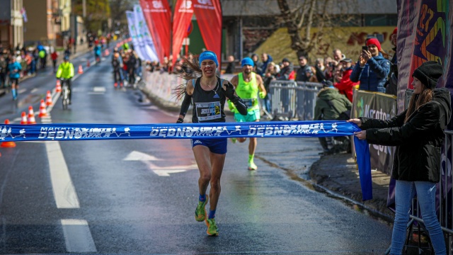 W Mistrzostwach Polski w maratonie, które odbyły się w Dębnie, wygrała Monika Jackiewicz z MKL-u Szczecin, a srebrny medal zdobyła Monika Andrzejczak z RAZ Szczecin.