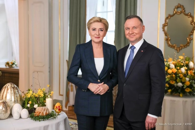 Para Prezydencka złożyła życzenia Wielkanocne Polakom w kraju i zagranicą oraz uchodźcom z Ukrainy, którzy znaleźli schronienie w naszym kraju.