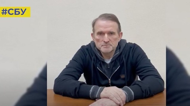 Ukraińska służba bezpieczeństwa opublikowała nagranie, na którym schwytany niedawno prorosyjski polityk Wiktor Medwedczuk zwraca się do prezydentów Ukrainy i Rosji z prośbą o wymianę go na ukraińskich żołnierzy oraz na cywilów z Mariupola. Nie wiadomo, gdzie nagrano wideo.