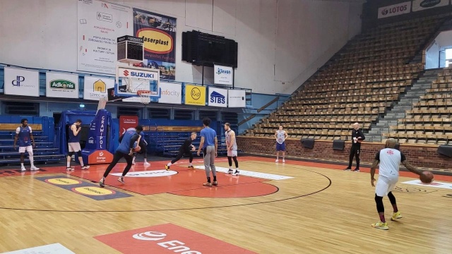 Koszykarze Kinga rozpoczynają zmagania w ćwierćfinale play-off rozgrywek o mistrzostwo Polski.