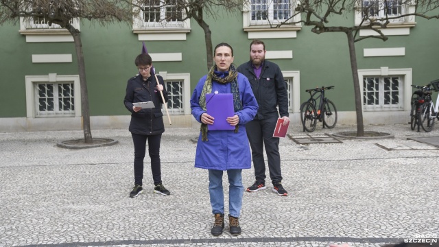 Szczecińscy politycy Lewicy Razem z autorskim pomysłem na budowę mieszkań komunalnych.