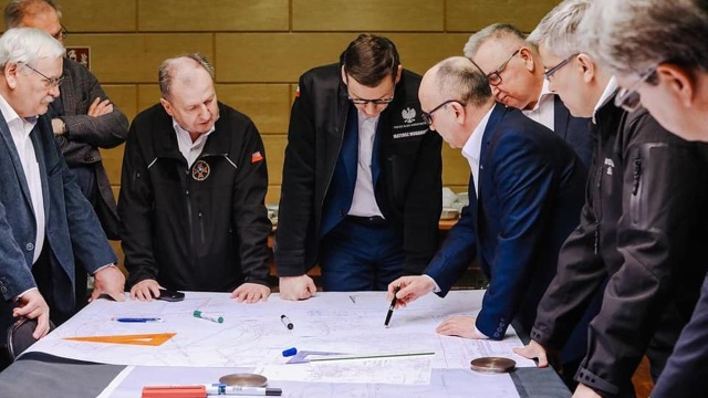Premier Mateusz Morawiecki poinformował, że w wyniku wybuchu w kopalni Pniówek w Pawłowicach zginęło pięć osób: 4 górników i jeden ratownik, a 7 osób pozostaje uwięzionych pod ziemią.