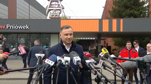 W kopalni Pniówek w Pawłowicach wciąż przerwa w działaniach ratunkowych. Od środy trwa tam akcja po wybuchach metanu. Wczoraj wieczorem doszło do kolejnych wybuchów.