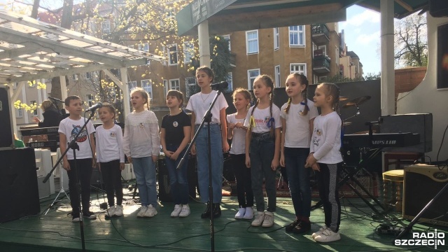 Fundacja Wolna Ukraina zorganizowała w piątek, w szczecińskim Sorrento koncert charytatywny na rzecz domu dla ukraińskich matek z dziećmi. W dawnej willi Radia Szczecin powstaną mieszkania i przedszkole.