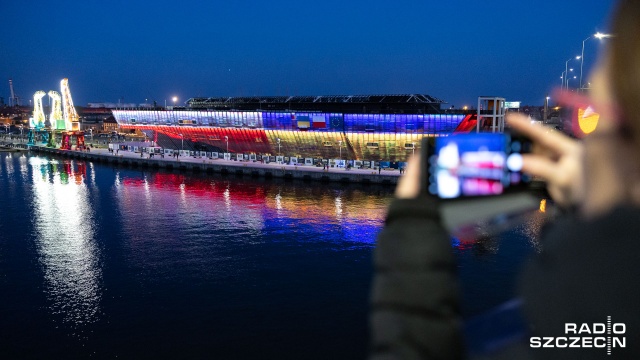 Odbył się pierwszy publiczny pokaz iluminacji na budynku Morskiego Centrum Nauki w Szczecinie.