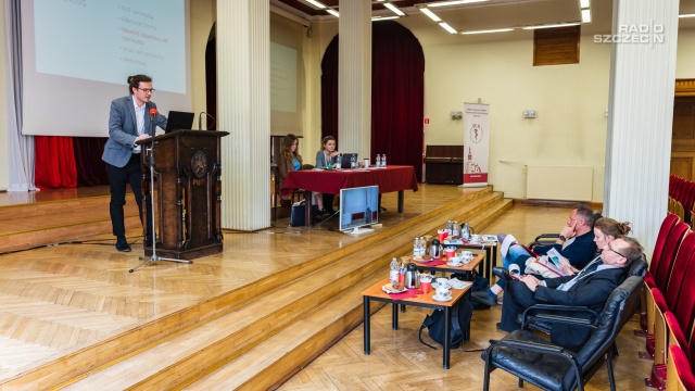 Jak przeszczepić nerkę, aby organizm jej nie odrzucił, co zrobić, żeby wykryć raka we wczesnym stadium oraz jakie powikłania występować mogą po przejściu koronawirusa - m.in. takie prace naukowe przygotowali przyszli lekarze z całej Polski.