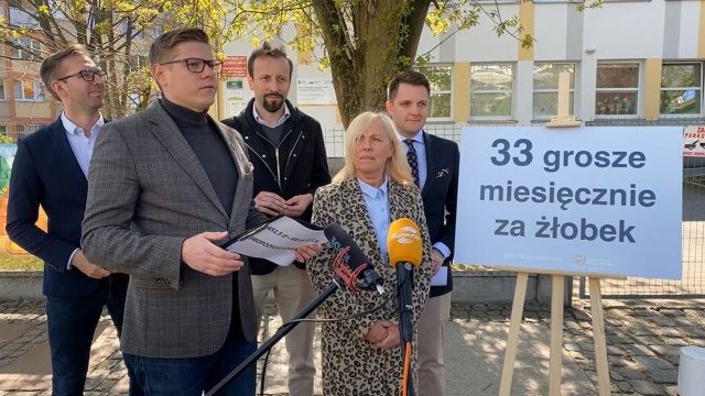 Radni Platformy Obywatelskiej promują program rządu Prawa i Sprawiedliwości. W ten sposób politycy PO argumentują decyzję o podwyżkach za żłobki.
