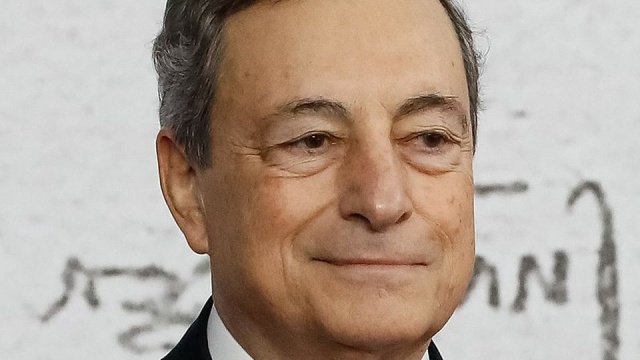 Premier Włoch, Mario Draghi odbył rozmowę telefoniczną z prezydentem Ukrainy, Wołodymyrem Zełenskim. Zapewnił go o pełnym wsparciu włoskiego rządu dla władz w Kijowie. Włoski premier chce złożyć wizytę w ukraińskiej stolicy.