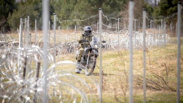 Wczoraj 30 migrantów próbowało nielegalnie przedostać się z Białorusi do Polski - poinformowała Straż Graniczna. Byli to obywatele m.in. Turcji, Jemenu i Syrii.