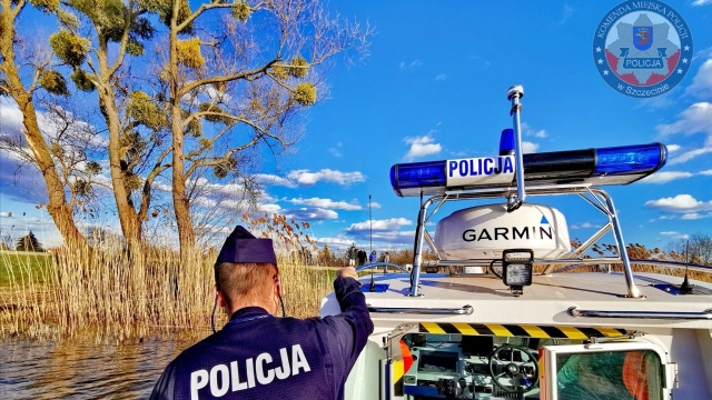 Szczecińscy policjanci zatrzymali 5 osób podejrzanych o nielegalny połów ryb na kanałach: Kluckim i Cegielince. Łowili świnki, które objęte są okresem ochronnym.