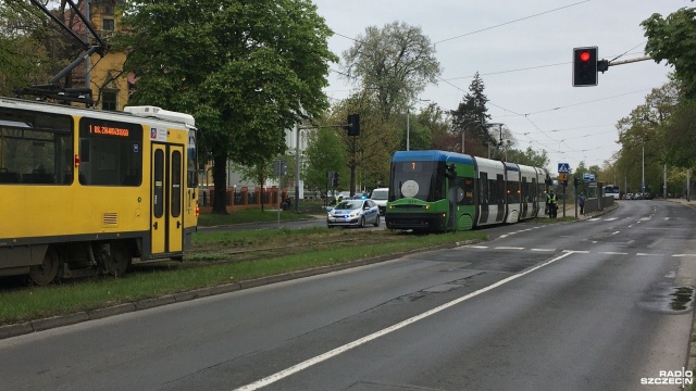 Przed godziną 12 tramwaj linii nr 7 potracił nastolatka w Szczecinie.