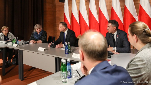 Prezydent Andrzej Duda podczas spotkania w Muzeum Katyńskim w Warszawie z przedstawicielami Rodzin Katyńskich mówił o kwestii odpowiedzialności za zbrodnię katyńską.