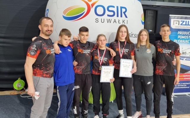 Zapaśniczki klubu Feniks Pesta Stargard najlepsze w Polsce. Nikola Piechocka i Paulina Kucharczyk zdobyły w zapasach złote medale Ogólnopolskiej Olimpiady Młodzieży w sportach halowych.