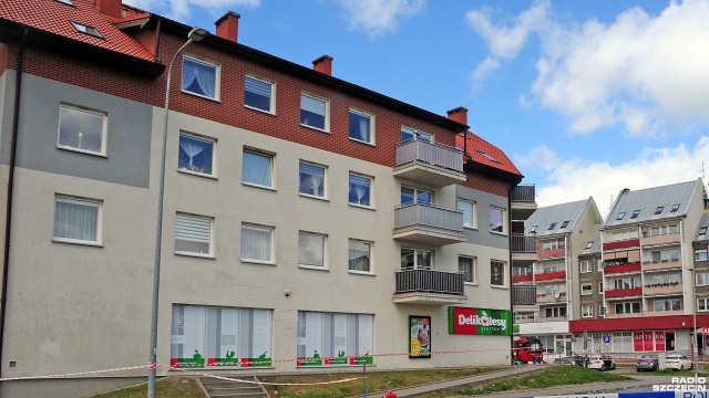 34 osoby mieszkające w bloku przy ulicy Armii Krajowej w Stargardzie nie wrócą na razie do swoich domów - decyzję podjął Powiatowy Inspektorat Budowlany po pęknięciu budynku mieszkalnego, do jakiego doszło wczoraj po godzinie 2.