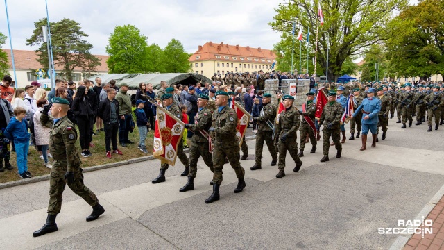 12. Brygada Zmechanizowana ze Szczecina obchodzi dziś swoje święto. Z tej okazji żołnierze otworzyli bramy koszar dla uczniów - również tych z klas mundurowych.