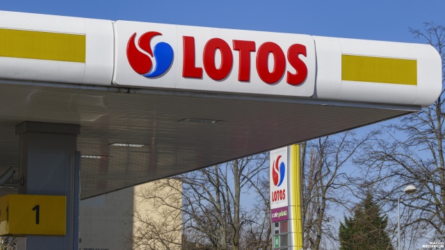 Szef Orlenu opublikował do tej pory zastrzeżone dokumenty dotyczące planów sprzedaży Lotosu w 2011 roku.