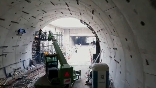 Powstają wyjścia ewakuacyjne i konstrukcje wewnętrzne - obecnie to dzieje się na placu budowy tunelu w Świnoujściu.
