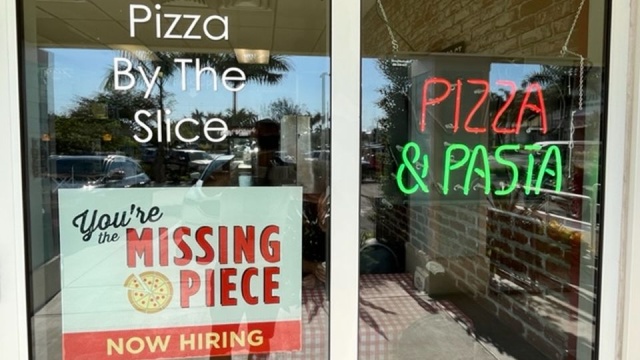 Amerykańskie pizzerie mają problem z dostarczaniem do klientów swoich produktów. Staje się to powszechnym problemem w całym kraju.