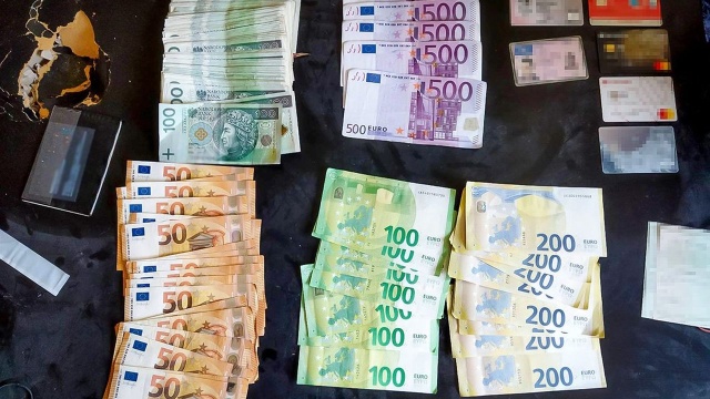 Funkcjonariusze CBŚP przy współpracy niemieckiej policji zatrzymali czterech podejrzanych o włamanie do niemieckiego urzędu celnego. Łupem szajki padło ponad 6 milionów euro.