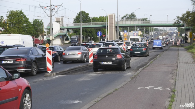W nocy rozpoczęła się wymiana asfaltu na ulicy Gdańskiej w Szczecinie. Docelowo nowa nakładka pojawi się na nitce wjazdowej do centrum miasta.