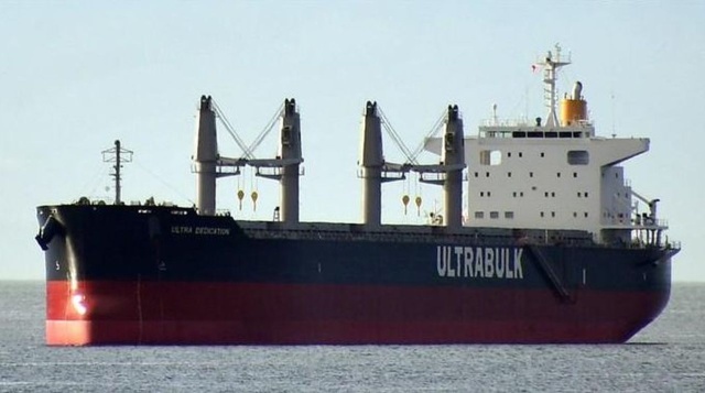 30 tysięcy ton rudy żelaza z Ukrainy przeładowano w porcie w Świnoujściu na statek. Ładunek trafi do Algierii.