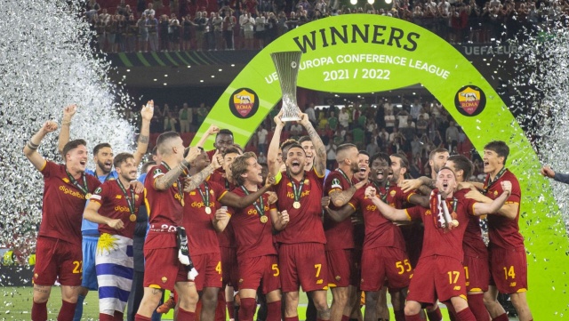 W pierwszym w historii finale piłkarskiej Ligi Konferencji Europy Roma pokonała w Tiranie Feyenoord 1:0.
