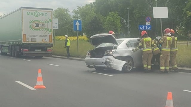 Kolizja trzech samochodów na ulicy Struga w Szczecinie.