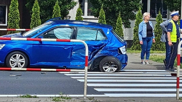 Uwaga kierowcy Zderzenie dwóch samochodów osobowych na drodze krajowej nr 10.