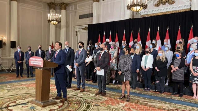 Kanada zaostrza przepisy dotyczące posiadania i sprzedaży broni. Premier tego kraju, Justin Trudeau poinformował, że rząd zamierza zamrozić obrót bronią.