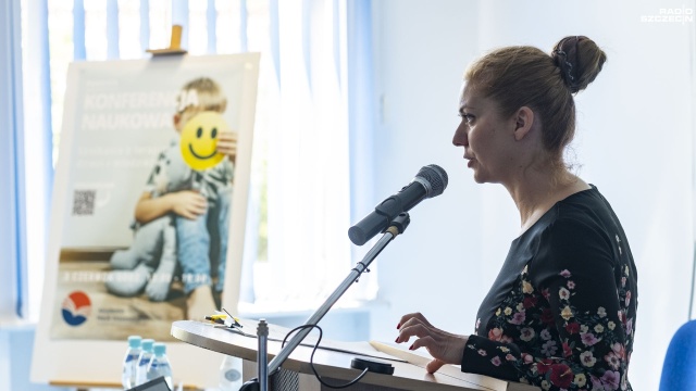 Z jakimi problemami mierzą się współcześni nastolatkowie, i jak sobie z nimi radzą Na m.in. te pytania próbowali odpowiedzieć w piątek uczestnicy Studenckiej Konferencji Naukowej, obywającej się na Akademii Nauk Stosowanych TWP w Szczecinie. To w ramach cyklu Spotkanie z terapią: dzieci i młodzież.