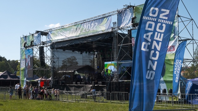 Dużo atrakcji, dobra muzyka i smaczne jedzenie - trwa Dzień Polic.