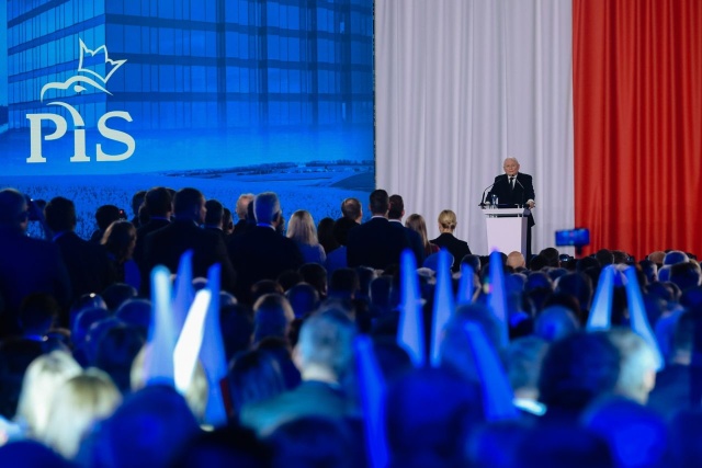 Patriotyzm jest zobowiązaniem do działania, o czym przypominają Ukraińcy walczący z rosyjskim najeźdźcą - mówi wicepremier, prezes PiS Jarosław Kaczyński.