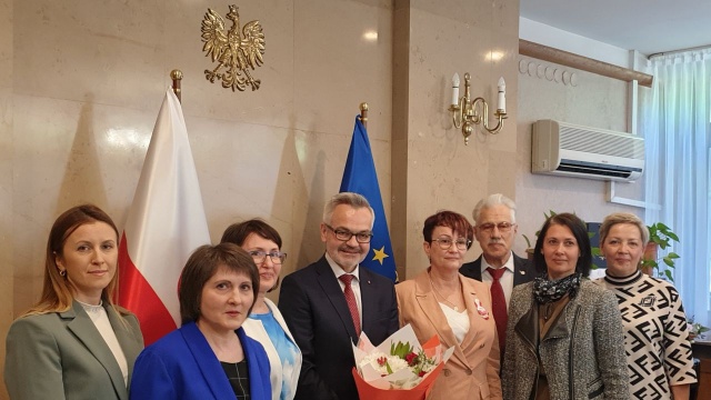 Ambasador Polski w Rosji, Krzysztof Krajewski sprawdza sytuację Polaków i Polonii. Polski dyplomata od początku rosyjskiej inwazji na Ukrainę odwiedza ośrodki konsularne, gdzie spotyka się z naszymi rodakami, a także monitoruje stan miejsc upamiętniających męczeństwo Polaków.