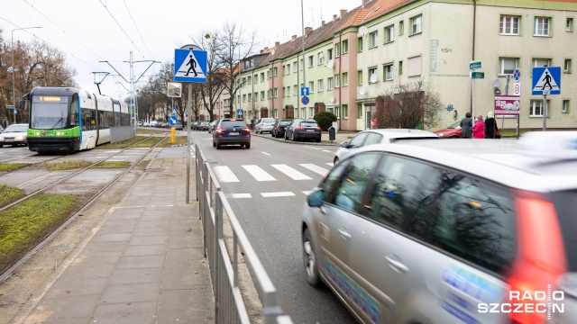 Na przebudowanie przejścia dla pieszych pieniędzy nie ma, progów wyspowych też nie będzie. Takie informacje w sprawie kłopotliwego przejścia dla pieszych na Pogodnie przekazała zastępca prezydenta Szczecina - Anna Szotkowska.