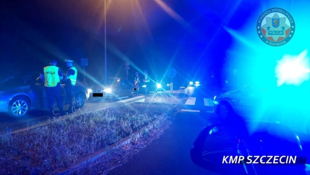 Pijany kierowca, chciał wziąć udział w nielegalnych wyścigach. Zatrzymała go szczecińska policja.