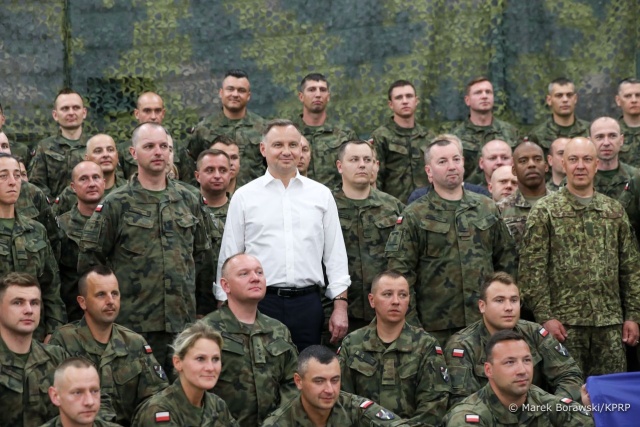 Prezydent Andrzej Duda i szef resortu obrony Mariusz Błaszczak odwiedzili polskich żołnierzy w łotewskiej bazie Adazi.