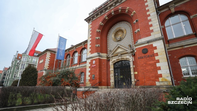 Uniwersytet Szczeciński uruchamia konsultacje w języku ukraińskim. Ma to ułatwić kandydatom na studia zza naszej wschodniej granicy zapoznanie się z aktualną ofertą edukacyjną uczelni i życiem studenckim.