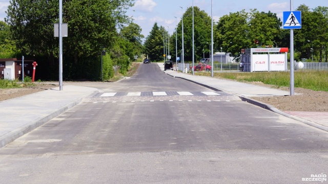 Za ponad 1,4 mln złotych całkowicie przebudowano ulicę Spółdzielczą w Dobrzanach. Dzięki temu ruch tranzytowy omija teraz centrum miasta.