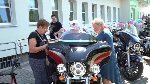 Loteria fantowa, wystawa gadów, ognisko i grill oraz wystawa motocykli Harley-Davidson. Dom Pomocy Społecznej Dom Kombatanta w Szczecinie zorganizował drugą edycję festynu lokalnego dla swoich podopiecznych i sąsiadów.