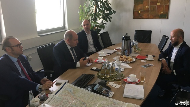 Izba Przemysłowo-Handlowa Wschodniej Brandenburgii (IHK) zadeklarowała poparcie dla modernizacji rzeki Odry. Instytucja wsparła inwestycje realizowane przez Wody Polskie na Odrze, a dokładnie budowę ostróg na rzece.