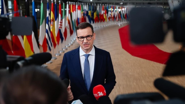 Ukraina i Mołdawia krajami kandydującymi do Unii Europejskiej. Decyzję podjęli przywódcy 27 krajów członkowskich na szczycie w Brukseli zatwierdzając rekomendację Komisji w tej sprawie.