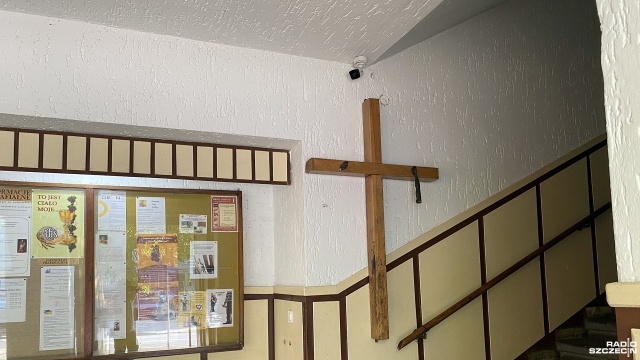 Nieznany sprawca uszkodził krzyż w kościele przy ulicy Pocztowej.