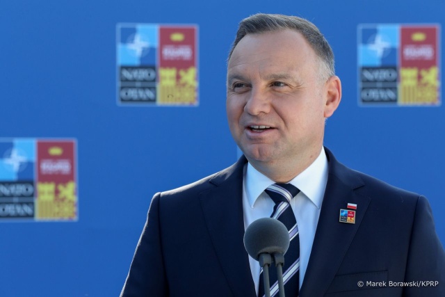 Prezydent Andrzej Duda rozmawiał w Madrycie z prezydentem USA Joe Bidenem i z niemieckim kanclerzem Olafem Scholzem. Poinformował o tym prezydencki minister Jakub Kumoch. W stolicy Hiszpanii odbywa się szczyt NATO. Jego głównymi tematami są wojna na Ukrainie i bezpieczeństwo w Europie.