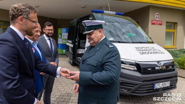 Radiowóz za pół miliona, aby dbać o bezpieczeństwo mieszkańców regionu - dzisiaj Wojewódzki Inspektorat Transportu Drogowego w Szczecinie dostał kolejny specjalistyczny samochód z wyposażeniem.