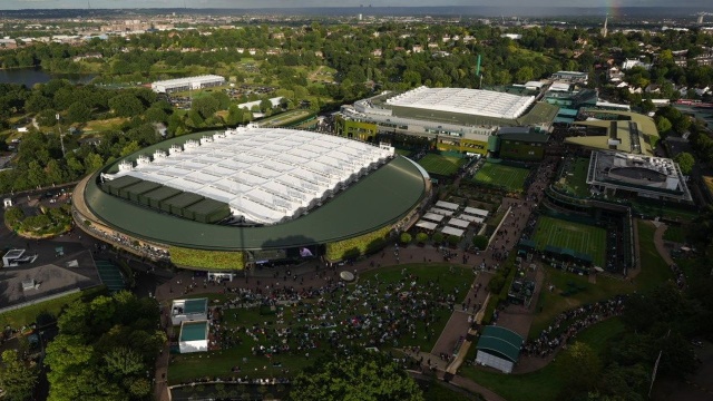 Iga Świątek awansowała do trzeciej rundy najsłynniejszego tenisowego turnieju świata - Wimbledonu.